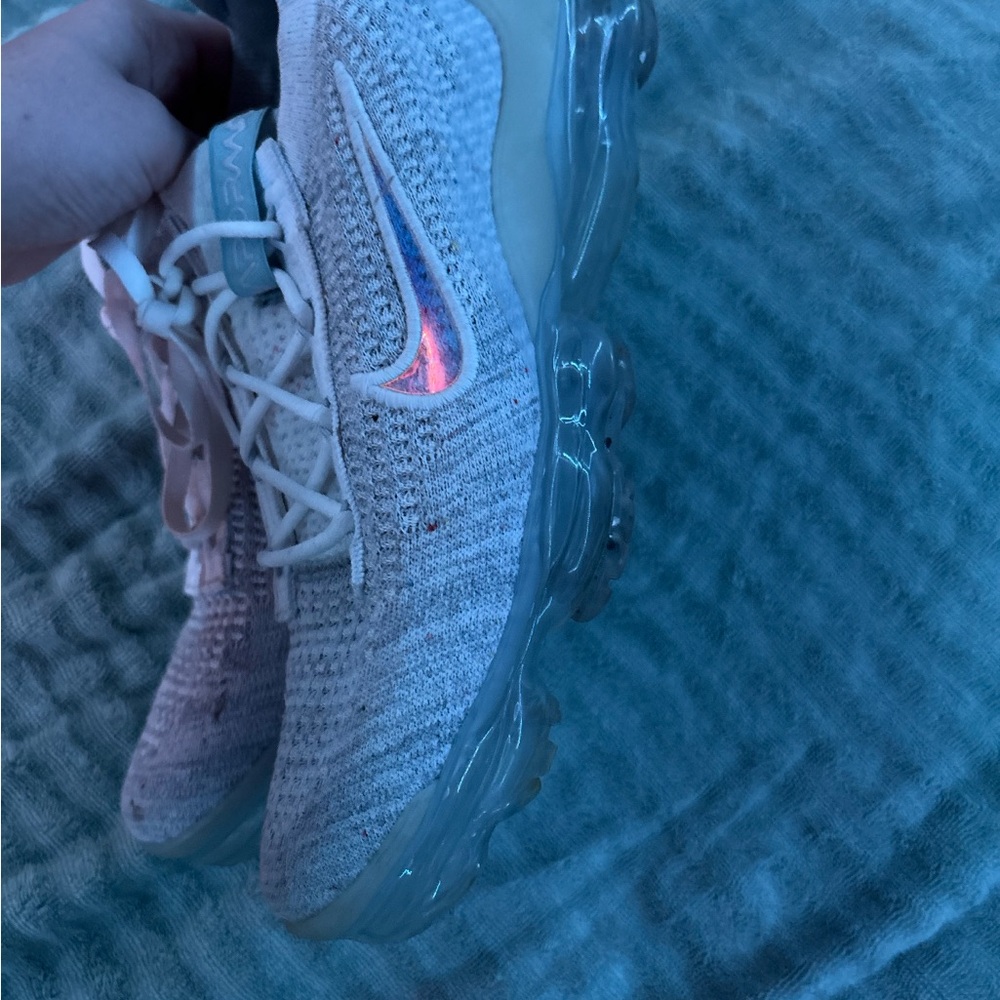 Nike Flyknit Sneakers in Light Gray and Pink